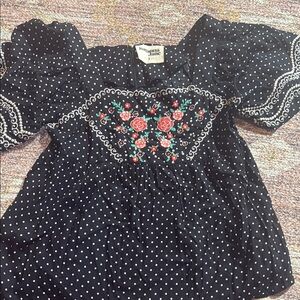 Savanna Jane Gorgeous floral Black womens top size S